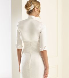 Brautbolero aus Satin