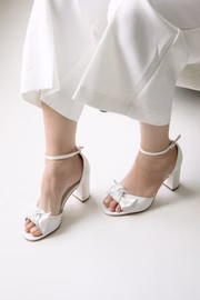 Brautschuhe-Diane-by-G--Westerleigh_4.jpg
