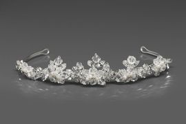 Diadem mit Perlen und Kristallsteinen