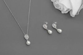 Schmuckset mit Ohrringen