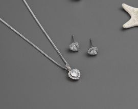 Schmuckset mit Ohrringen