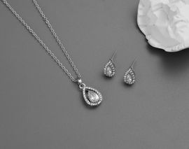 Schmuckset mit Ohrringen