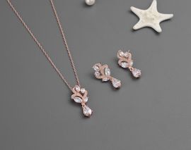 Schmuckset mit Ohrringen