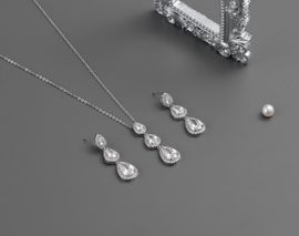 Schmuckset mit Ohrringen