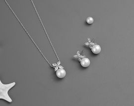Schmuckset mit Ohrringen