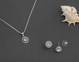 Schmuckset mit Ohrringen