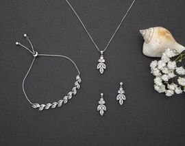 Schmuckset mit Ohrringen und Armband