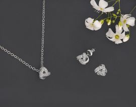 Schmuckset mit Ohrringen