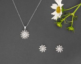 Schmuckset mit Ohrringen