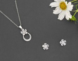 Schmuckset mit Ohrringen