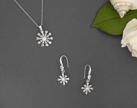 Schmuckset mit Ohrringen