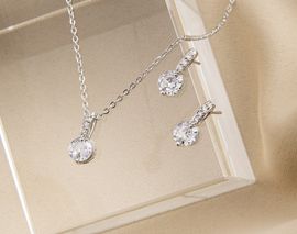 Schmuckset mit Ohrringen