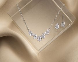 Schmuckset mit Ohrringen