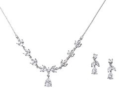 Schmuckset mit Ohrringen