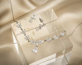 Schmuckset mit Ohrringen