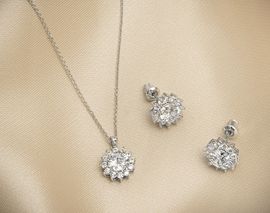 Schmuckset mit Ohrringen