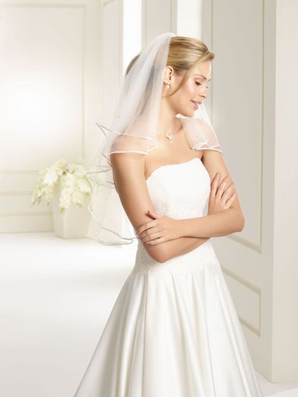 Bianco Evento Brautschleier S207 – Länge 80/60 cm