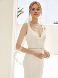 bianco-evento-bridal-veil-S-429--1--min.jpg