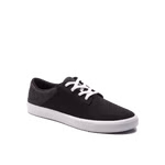 Schwarze sneakers mit weißer Sole