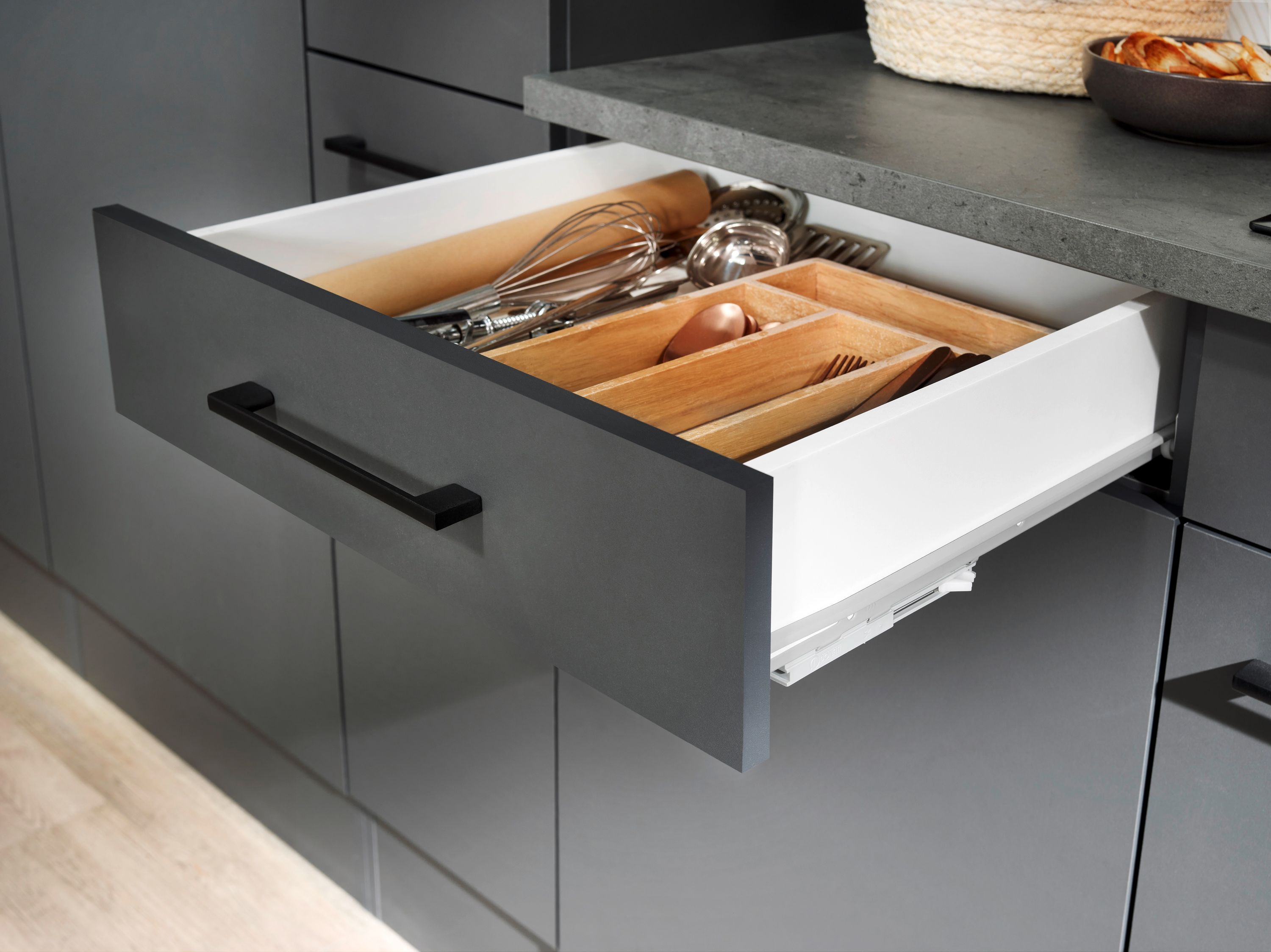 KB280GR-AOK-Detail-Schublade-01.jpg KB280GR-AOK-Detail-Schublade-01.jpg