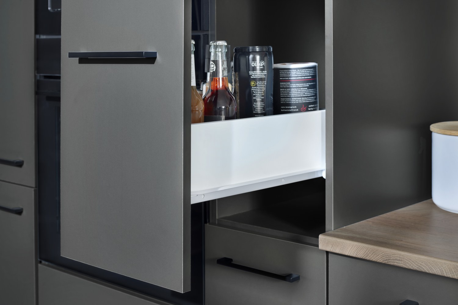KBL370GR-78K2-Detail-Apothekerschrank-01.jpg KBL370GR-78K2-Detail-Apothekerschrank-01.jpg