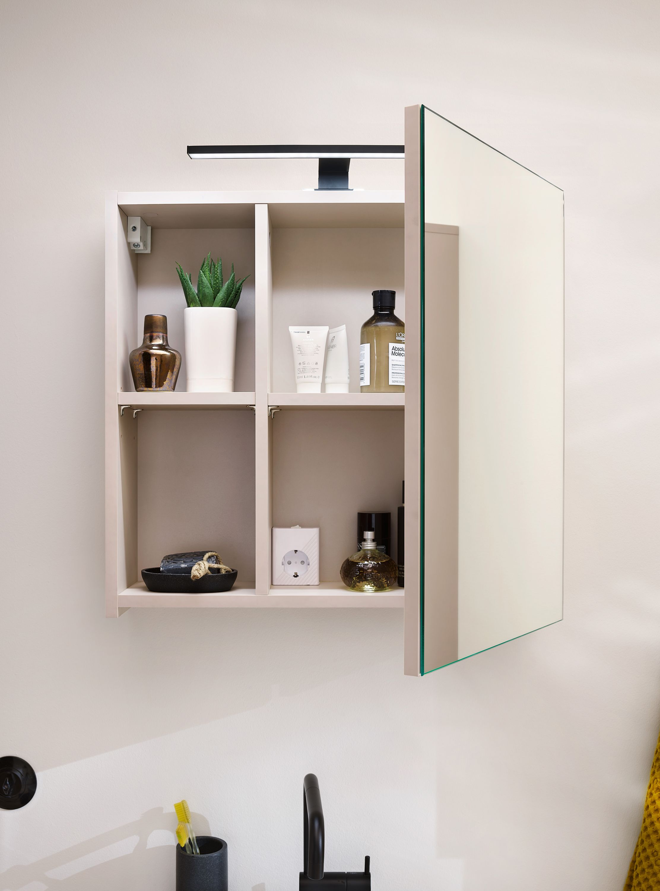 BE185KAR-L-Mood-Front-04.jpg