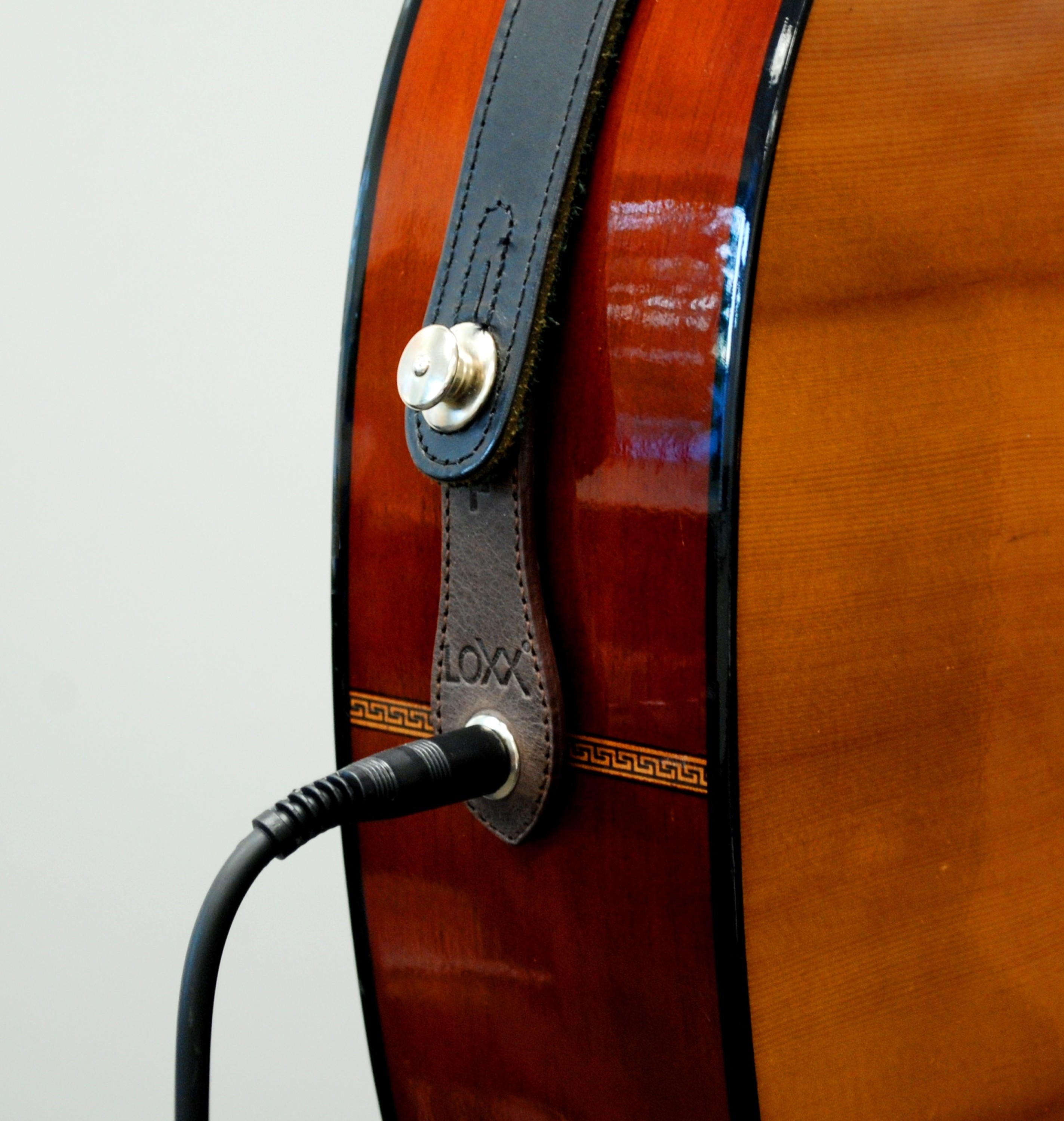 F-Adapter-Gitarre-seitlich.jpg F-Adapter-Gitarre-seitlich.jpg