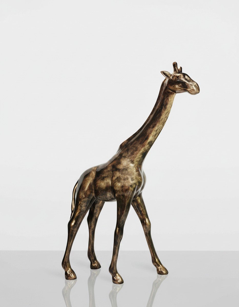Gartenfiguren wetterfest: lebensgroße Giraffe in Gold oder Silberpatina, 230 cm hoch, von Casa Padrino