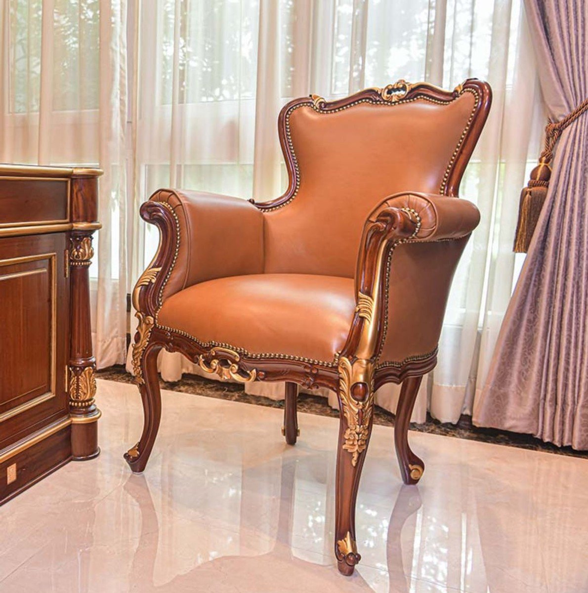 Barock Sessel mit braunem Echtleder und goldenem Gestell, goldene Möbel im Barockstil von Casa Padrino