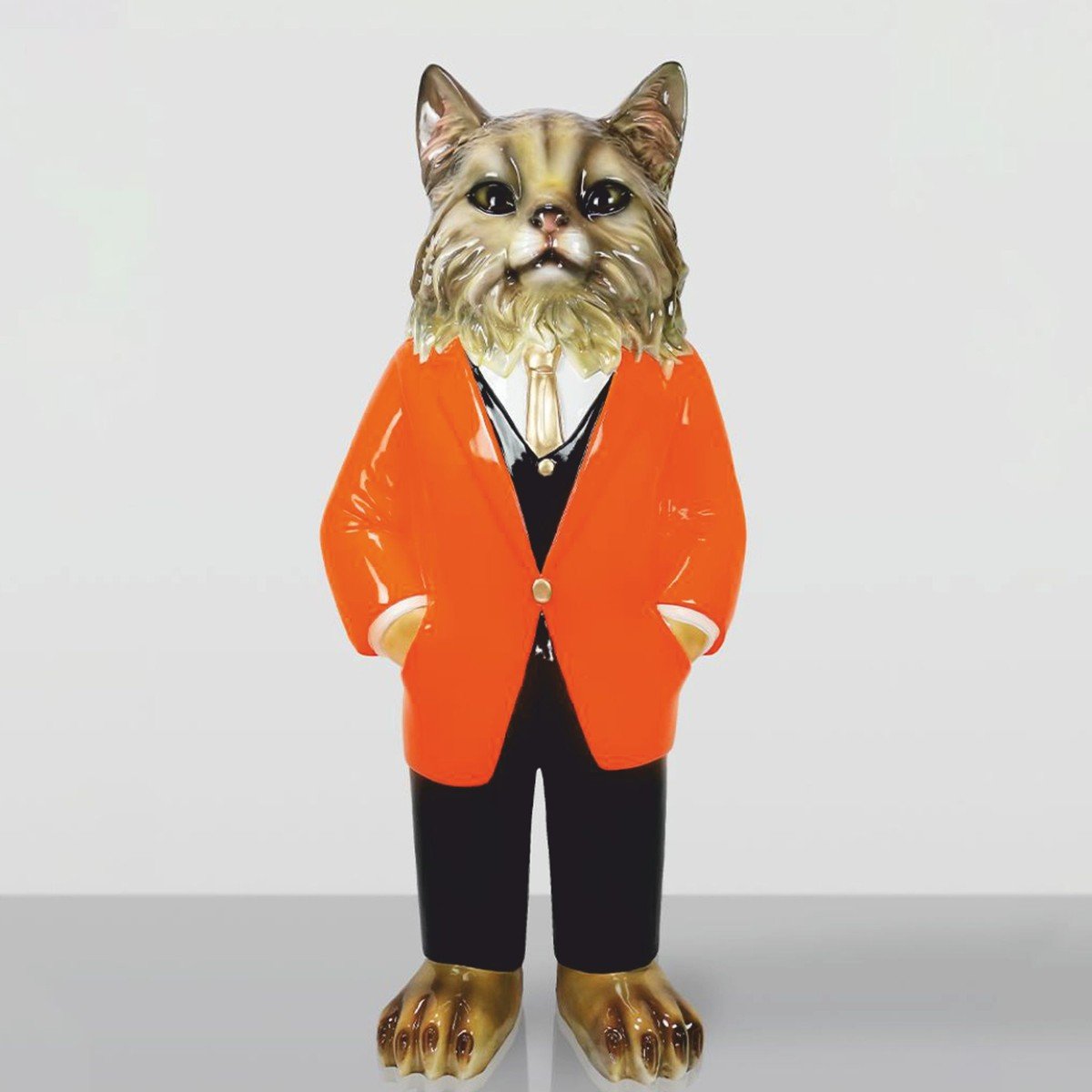 Katze Skulptur mit orangefarbenem Anzug und goldener Krawatte, 172 cm hoch, von Casa Padrino