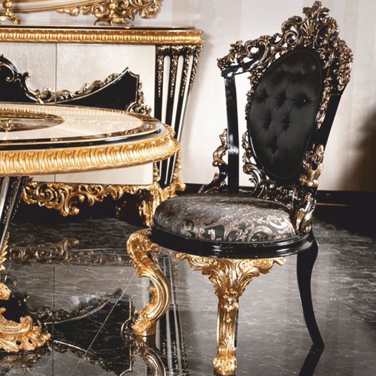 Garantía de muebles: silla de comedor barroca Casa Padrino hecha a mano en negro y oro