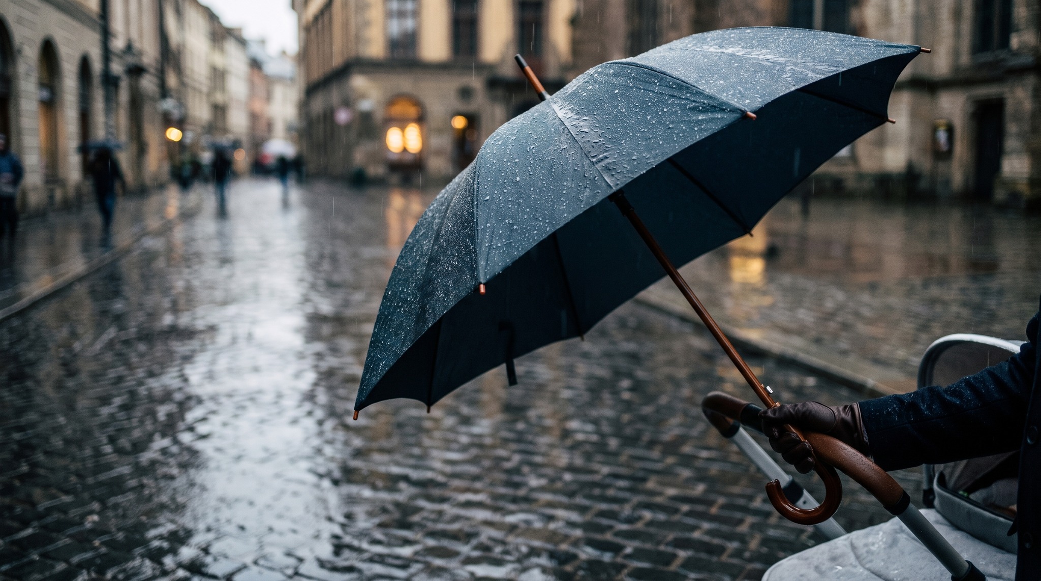 Umbrella when pushing a pram: grip, steering and one hand