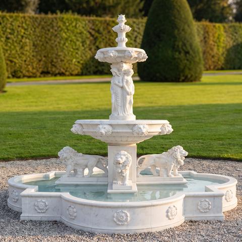 Springbrunnen aus weißem Marmor mit Löwen und runder Umrandung