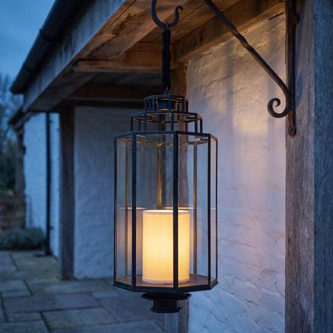 Farol de metal negro y cristal con vela