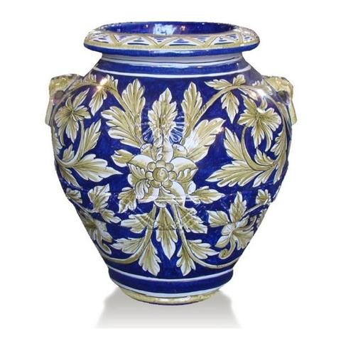 Jarrón de mayólica pintado a mano en azul con decoración de hojas