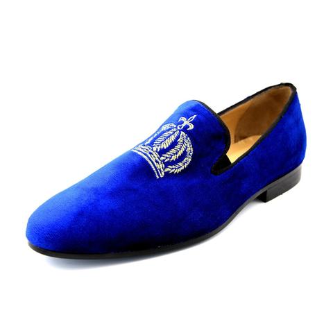 Pompöös blue velvet slipper with embroidered crown
