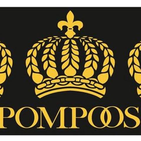 Pompöös Fußmatte in Schwarz mit drei goldenen Kronen