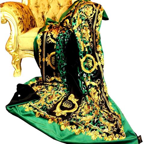 Pompöös Wohndecke mit goldenem Kronenmotiv