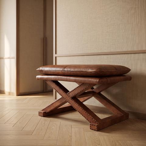 Sgabello in pelle color cognac con struttura a croce