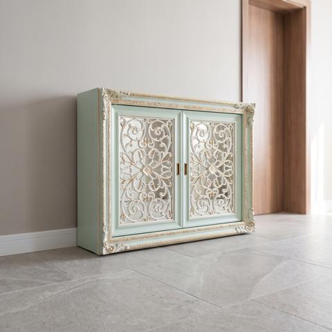 Credenza verde menta con ante traforate bianche