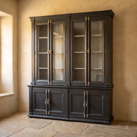 Landhausstil Schrank in Anthrazit mit Glastüren und Sockelunterbau