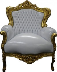 Casa Padrino Baroque Armchair King in White and Gold - Luxurious Throne Chair in Leather Look - 120 x 85 x 85 cm Casa Padrino Baroque Armchair King in White and Gold - Luxurious Throne Chair in Leather Look - 120 x 85 x 85 cm