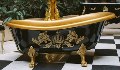 Pompöös by Casa Padrino Luxus Badewanne Deluxe freistehend von Harald Glööckler Schwarz / Gold / Gold 1695mm mit goldfarbenen Löwenfüssen