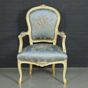 Casa Padrino Baroque Salon Chair Medallion Mod1 with armrests light turquoise / gold - antique style chair 67 x 68 x 98 cm Casa Padrino Baroque Salon Chair Medallion Mod1 with armrests light turquoise / gold - antique style chair 67 x 68 x 98 cm