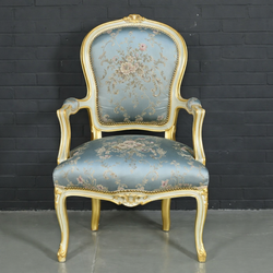 Casa Padrino Baroque Salon Chair Medallion Mod1 with armrests light turquoise / gold - antique style chair 67 x 68 x 98 cm Casa Padrino Baroque Salon Chair Medallion Mod1 with armrests light turquoise / gold - antique style chair 67 x 68 x 98 cm