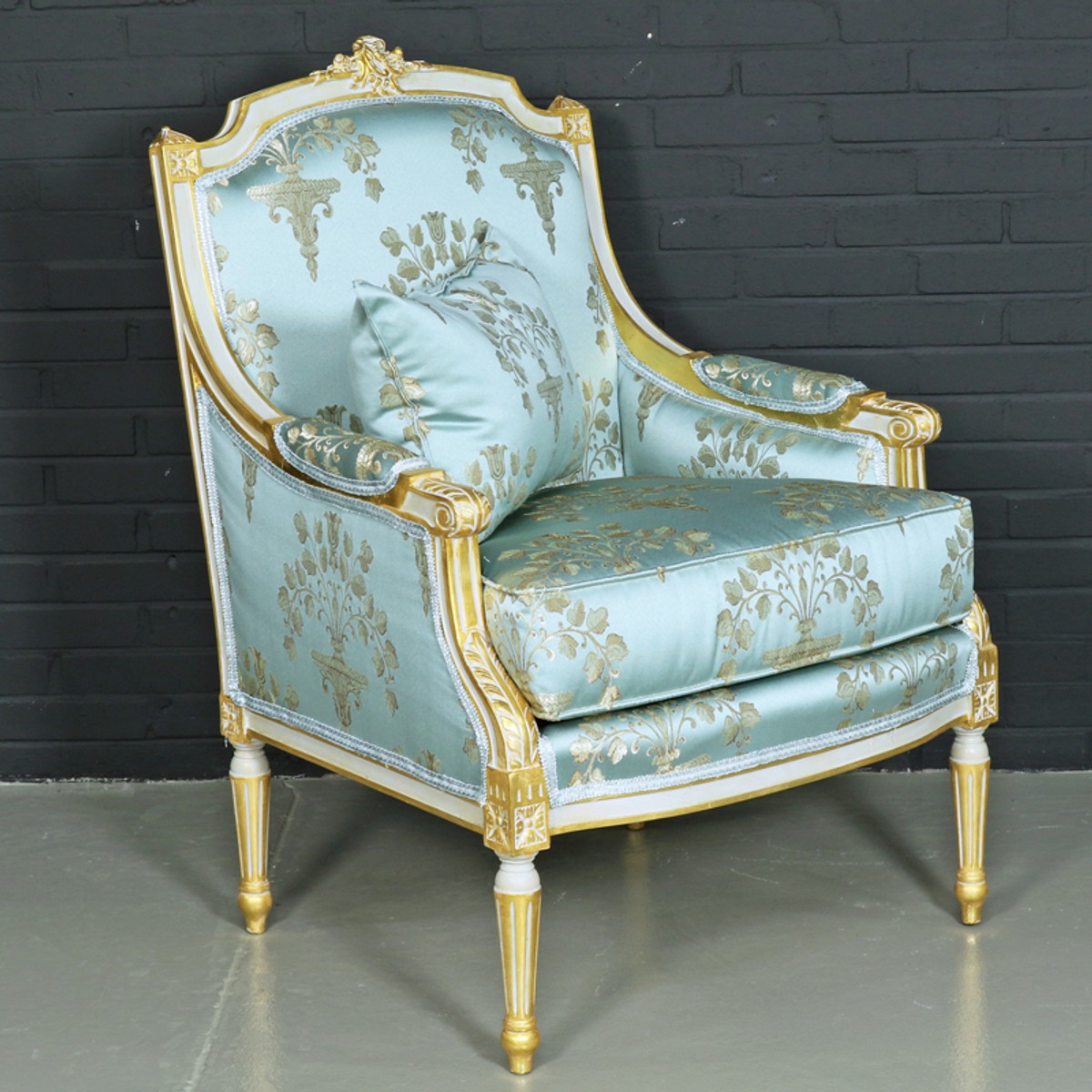 Casa Padrino antique style lounge armchair light turquoise / gold 70 x 70 x H. 100 cm - Baroque Furniture Casa Padrino antique style lounge armchair light turquoise / gold 70 x 70 x H. 100 cm - Baroque Furniture