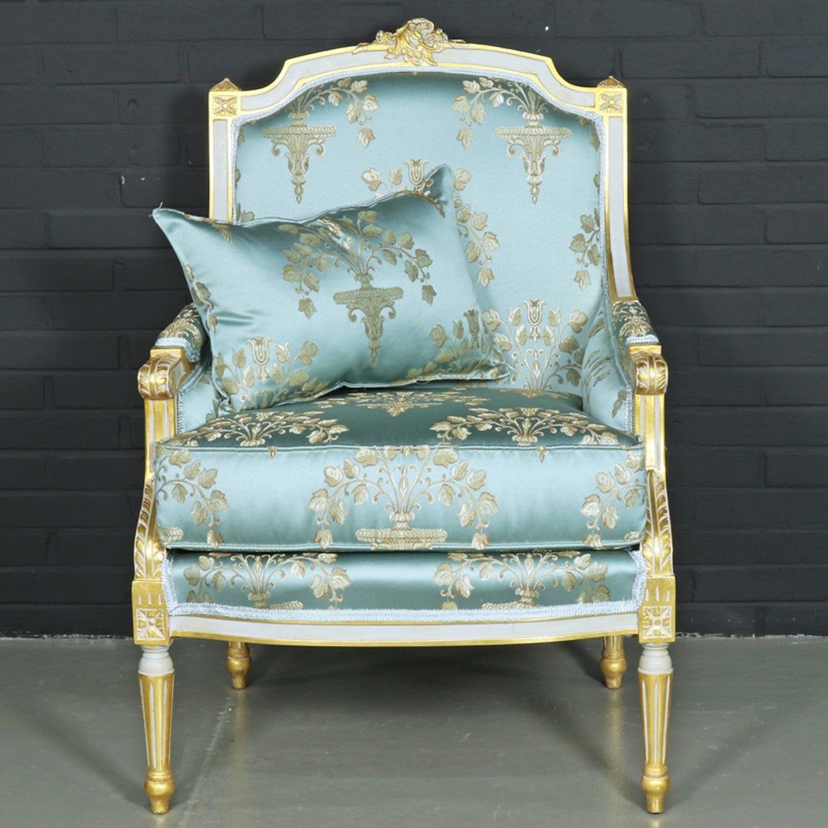 Casa Padrino antique style lounge armchair light turquoise / gold 70 x 70 x H. 100 cm - Baroque Furniture Casa Padrino antique style lounge armchair light turquoise / gold 70 x 70 x H. 100 cm - Baroque Furniture