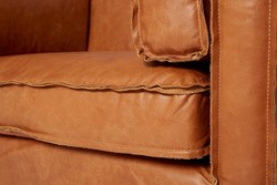 Casa Padrino Sillón de lujo en cuero estilo inglés, cuero vacuno marrón, 106 x 99 x H. 73 cm Casa Padrino Sillón de lujo en cuero estilo inglés, cuero vacuno marrón, 106 x 99 x H. 73 cm