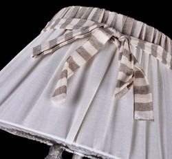 Casa Padrino Lámpara de Pie Estilo Art Nouveau Blanco Antiguo, Ø 40 x H. 164 cm - Elegante Lámpara de Metal y Lino