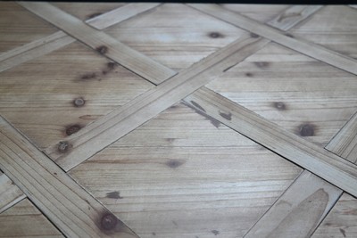 Casa Padrino Landhausstil Truhe Naturfarben 100 x 48 x H. 40 cm - Handgefertigte Holztruhe in Parkettoptik